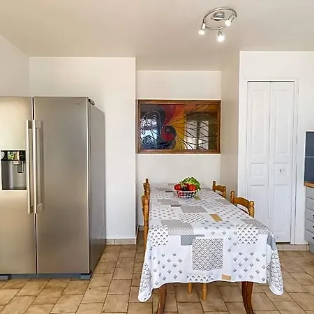 Hotel La Grande Auguiere, Familiale Et Spacieuse Au Coeur Du Vignoble Et A 300m De La