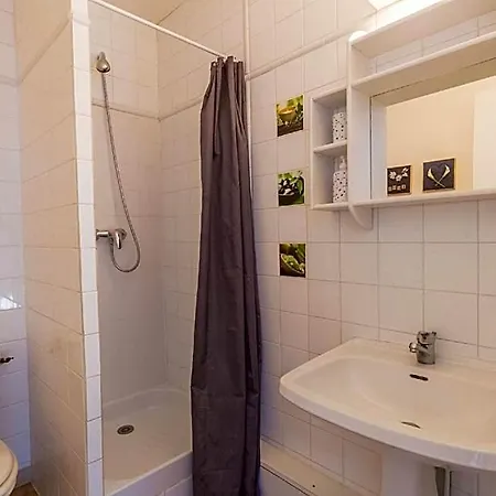Hotel La Grande Auguiere, Familiale Et Spacieuse Au Coeur Du Vignoble Et A 300m De La