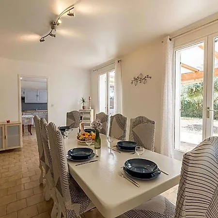 La Grande Auguiere, Familiale Et Spacieuse Au Coeur Du Vignoble Et A 300m De La 3* Hyères
