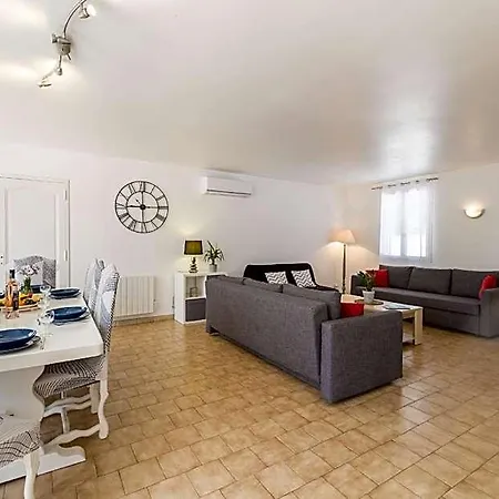 La Grande Auguiere, Familiale Et Spacieuse Au Coeur Du Vignoble Et A 300m De La Hotel 3*