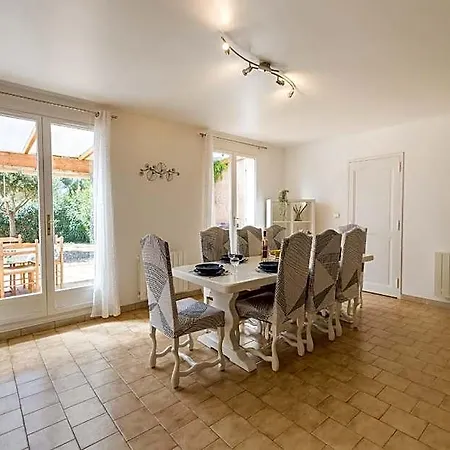 La Grande Auguiere, Familiale Et Spacieuse Au Coeur Du Vignoble Et A 300m De La 3* Hyères