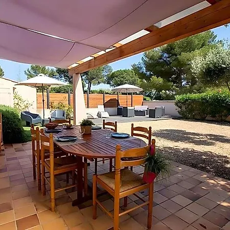 Hotel La Grande Auguiere, Familiale Et Spacieuse Au Coeur Du Vignoble Et A 300m De La 3*