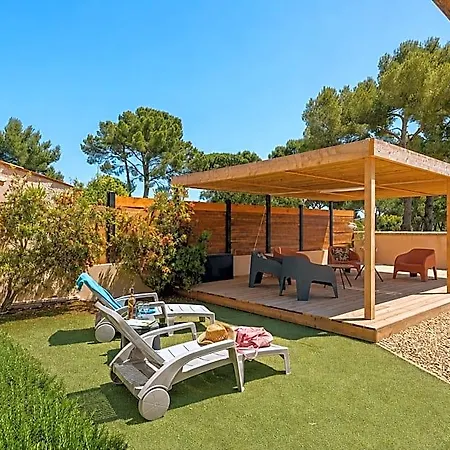 Hotel La Grande Auguiere, Familiale Et Spacieuse Au Coeur Du Vignoble Et A 300m De La Hyères